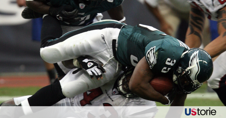 Patrick Mahomes reacts after Chiefs’ SNF loss to Texans 2025