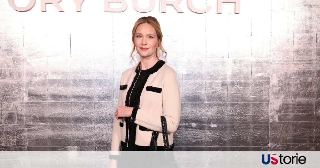 Sarah J. Maas announcing the next installments of the A Court of Thorns and Roses series during a podcast appearance, Hollywood News trending news