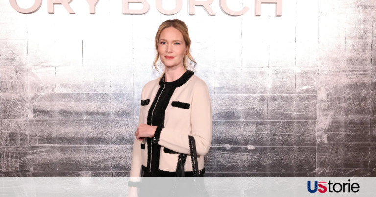 Sarah J. Maas announcing the next installments of the A Court of Thorns and Roses series during a podcast appearance, Hollywood News trending news